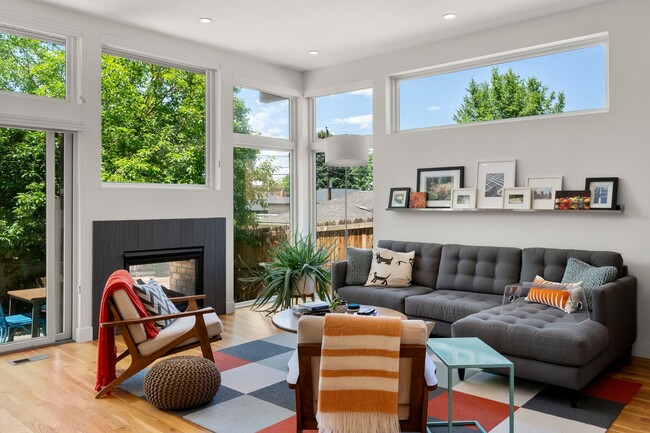 Building Photo - Modern 4BR/3.5BA Duplex with Finished Base...