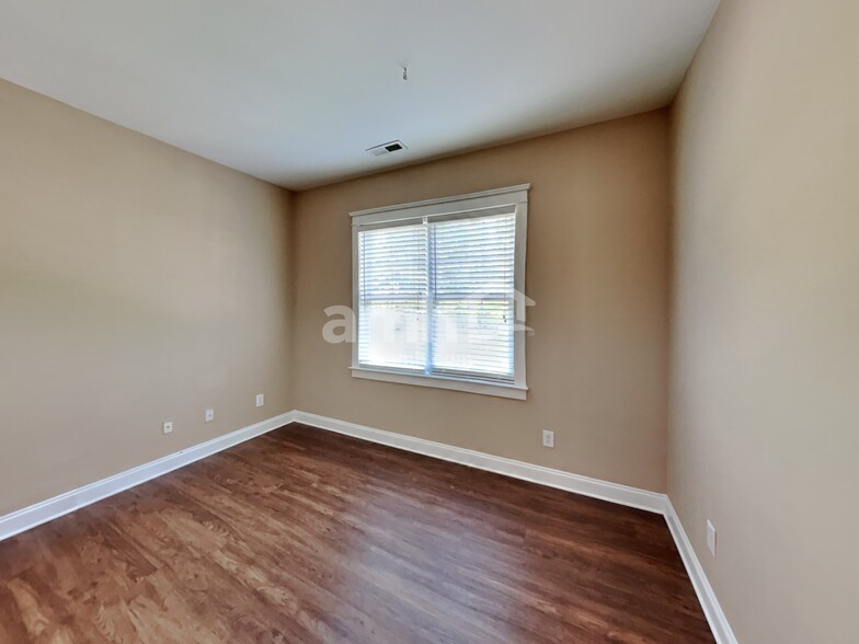 Building Photo - 528 Catawba Ave