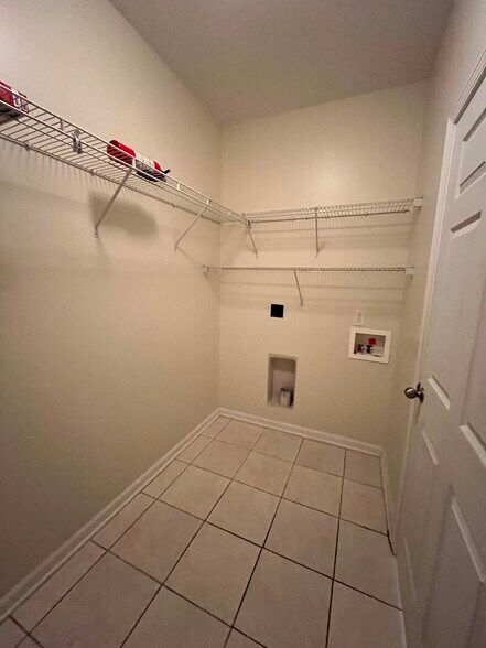 Building Photo - 616 Marshtree Ln