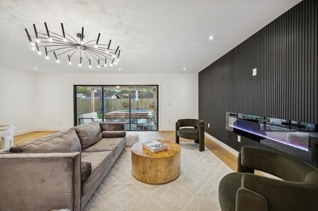 Building Photo - 1611 Ridgehaven Dr