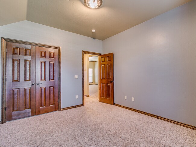 Building Photo - Highly Sought After Stonebridge Addition +...