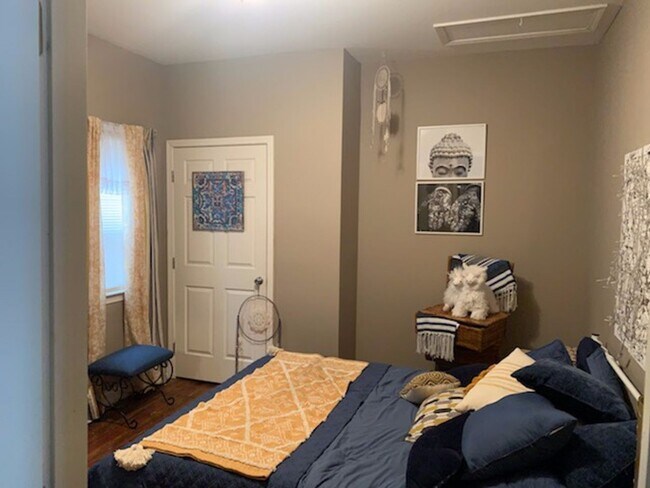 Building Photo - Renovated Germantown House in Great Location