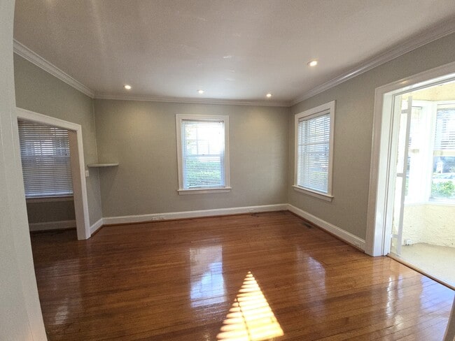 Building Photo - 800 Graydon Ave