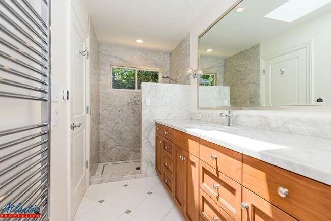 Building Photo - Stunning & Remodeled Home | Desirable Sara...