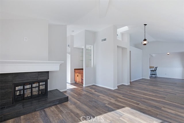 Building Photo - 8 New Chardon