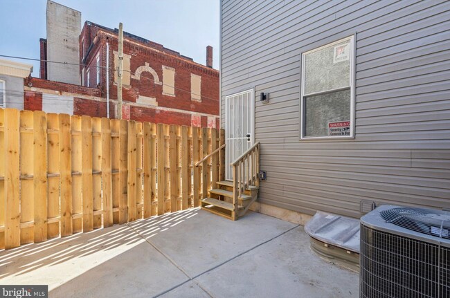 Building Photo - 415 W York St