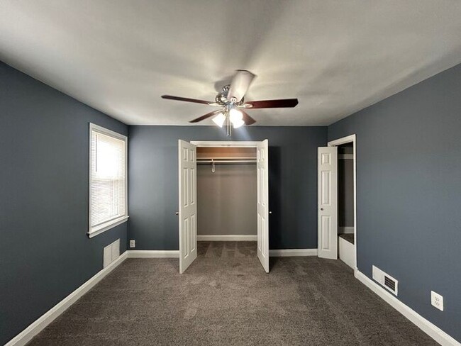 Building Photo - 2 Bedroom 1.5 Bathroom Home