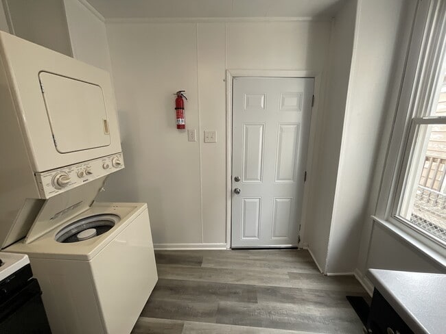 Building Photo - 724 Glen Pl