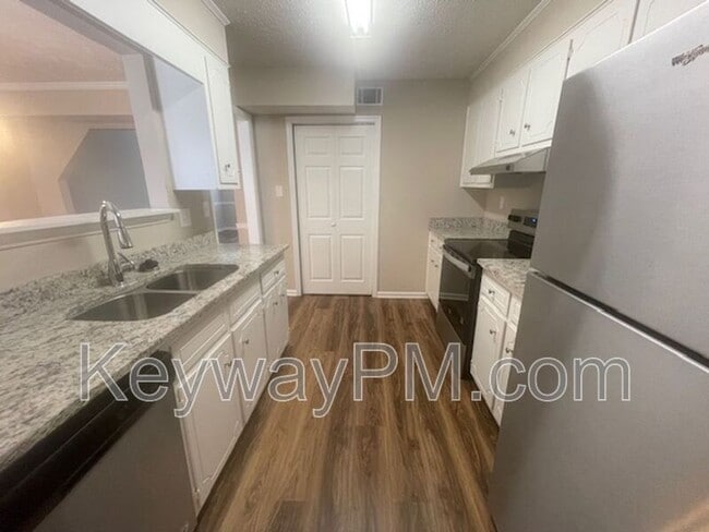 Building Photo - 3932 Almon Dr