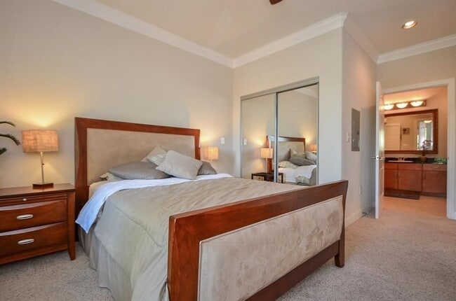 Building Photo - FULLY FURNISHED 1 bedroom Condo with balcony in the heart of Sugar land