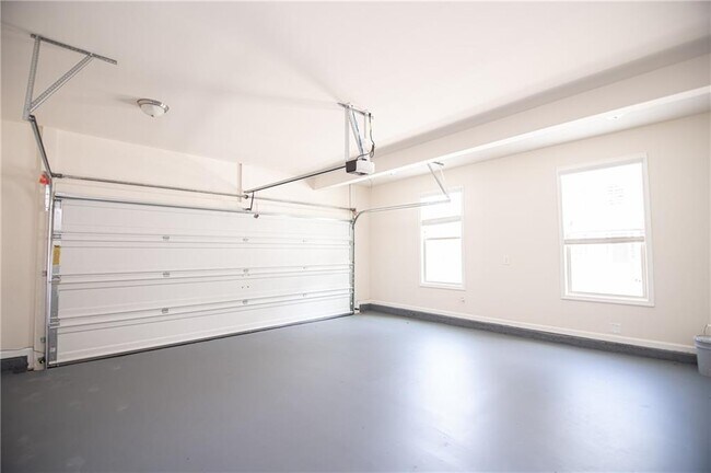 Building Photo - 6045 Williams Rd
