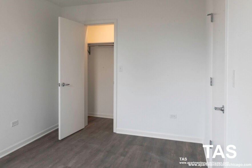 Building Photo - 940 W Winona St