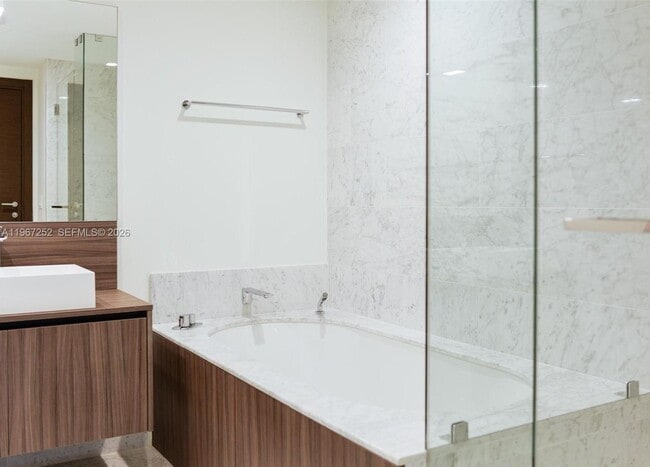 Building Photo - 1000 Brickell Plaza