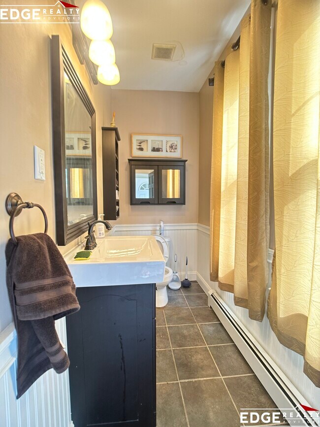 Building Photo - 19 Gordon St