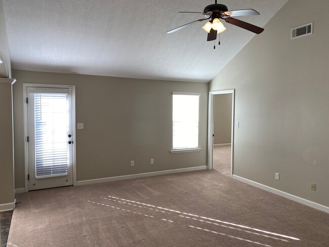 Building Photo - 2022 Hatton Ct