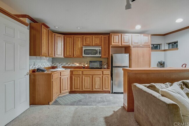 Building Photo - 7380 Live Oak Dr
