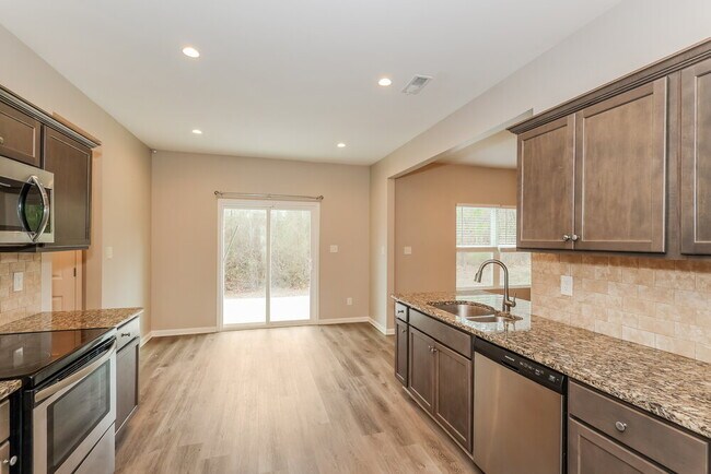 Building Photo - 100 Fairview Dr