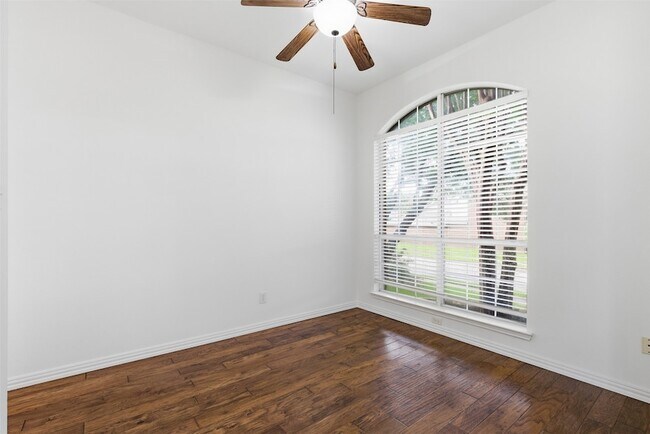 Building Photo - 3221 Corning Dr