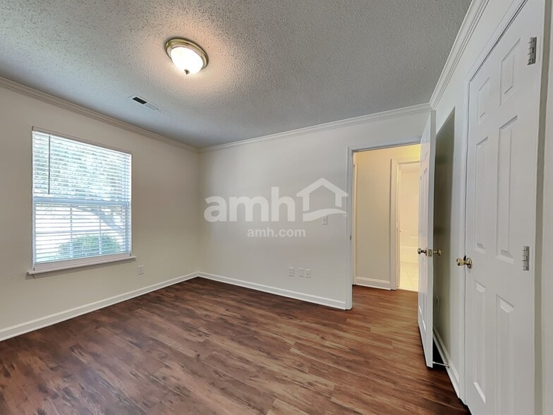 Building Photo - 550 Orchard Ridge Ln