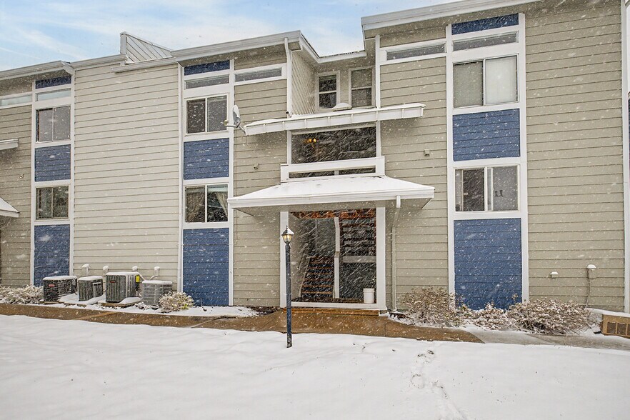 Building Photo - 1342 S Cathay Ct