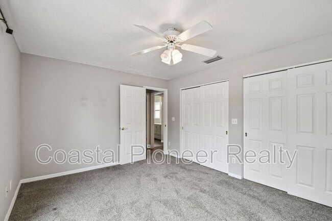 Building Photo - 6105 S Elkins Ave