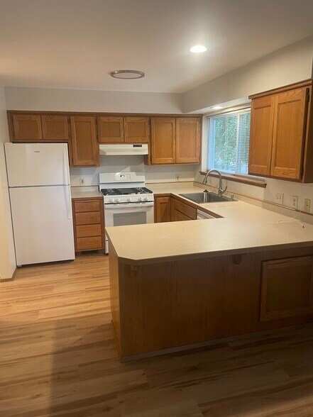 New refrigerator - 9741 Woodlawn Ave N