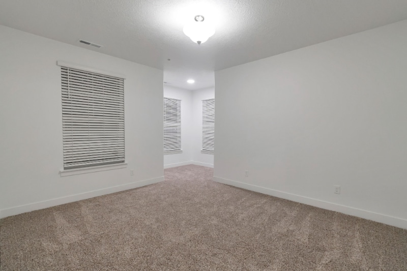 Building Photo - 710 715 S