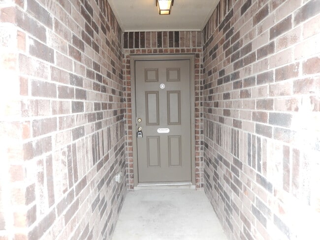 Building Photo - 2711 Sunset Bend