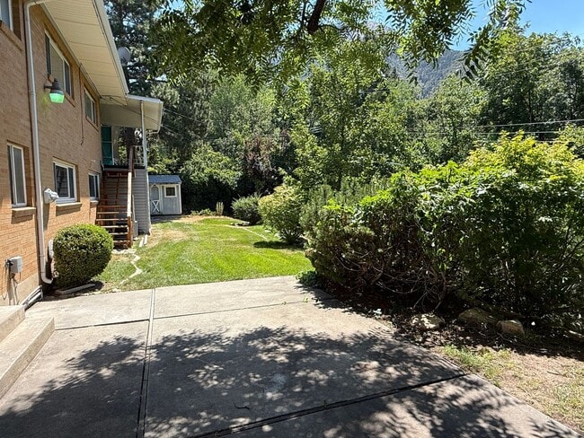 Building Photo - Olympus Cove Five Bedroom Rambler; Amazing...