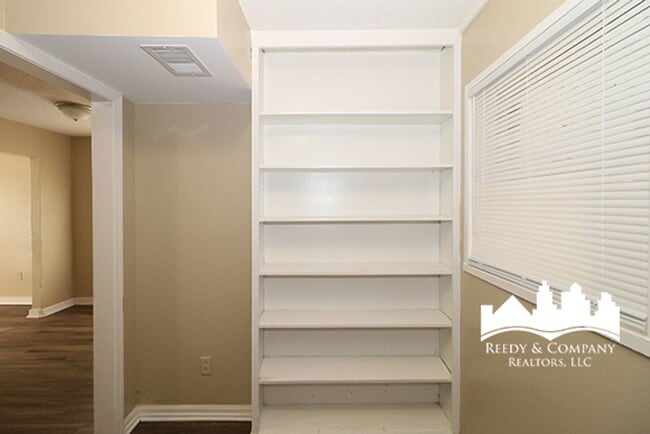 Building Photo - Gorgeous Two-Story White House with Bonus Room