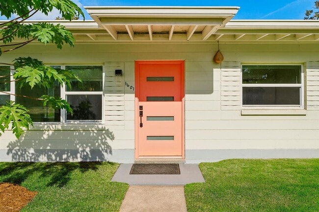 Primary Photo - 1601 Triangle Ave