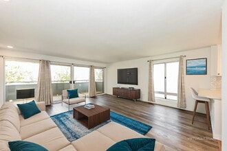 Building Photo - Modern 3 Bed / 2 Bath Turnkey Home with Exceptional Amenities!