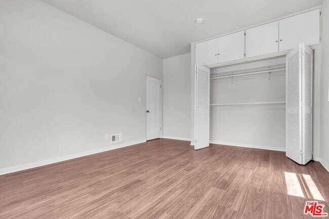 Building Photo - 751 Croft Ave