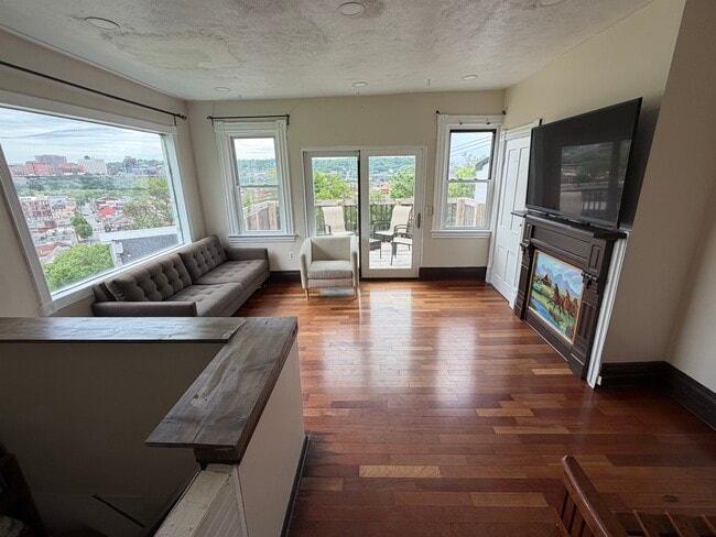 Living Room view 1 - 5 Nusser St