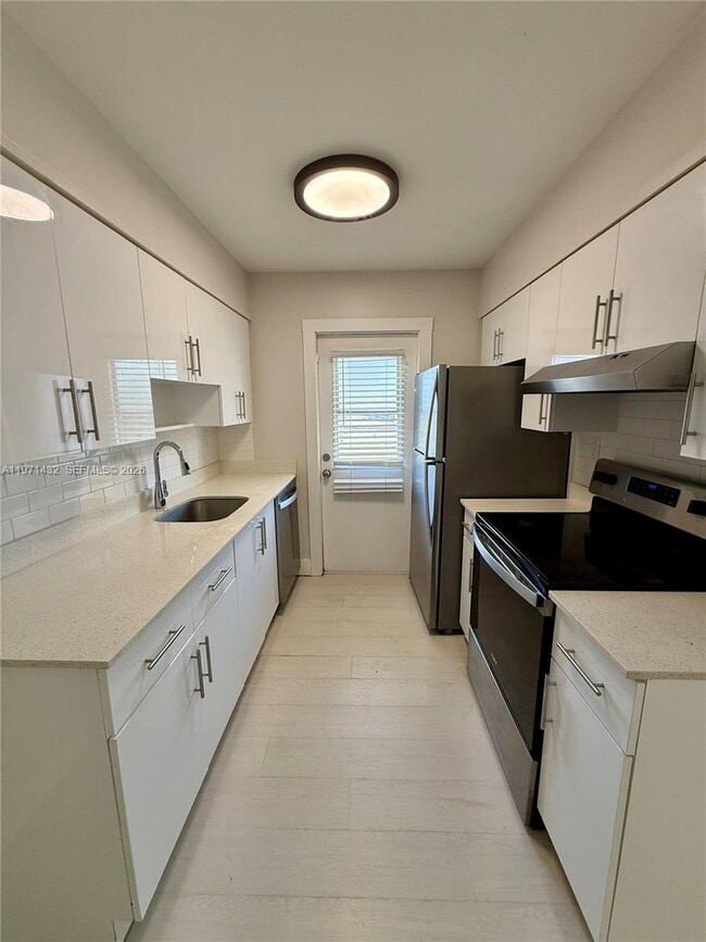 Building Photo - 921 SW 74th Terrace