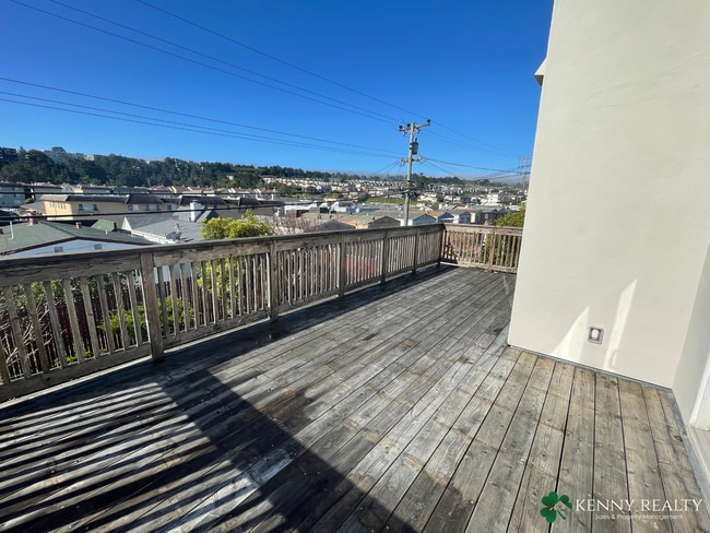 Building Photo - Remodeled Three Bedroom Plus Bonus Room House in Daly City