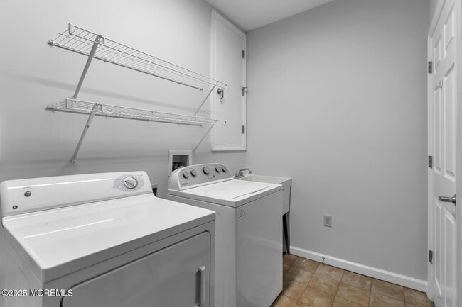 Building Photo - 325 Regency Pl