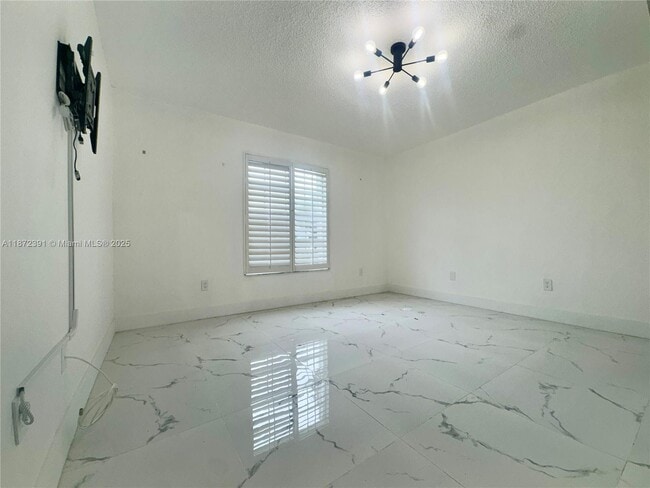 Building Photo - 2215 SE 6th Ct