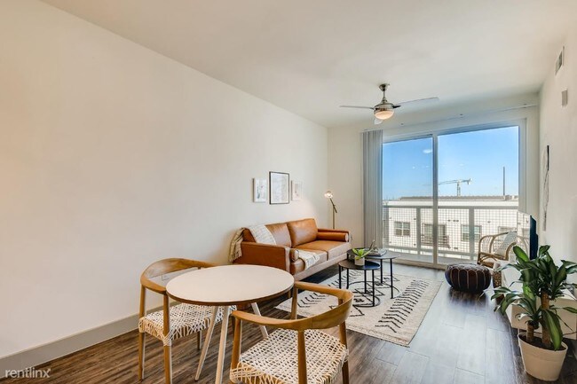 Building Photo - 1 br, 1 bath Apartment - 3000 Kramer Ln