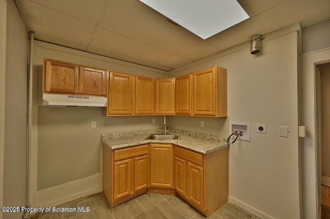 Building Photo - 1416 Capouse Ave