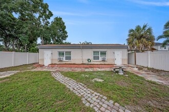 Building Photo - 213 N Lincoln Ave