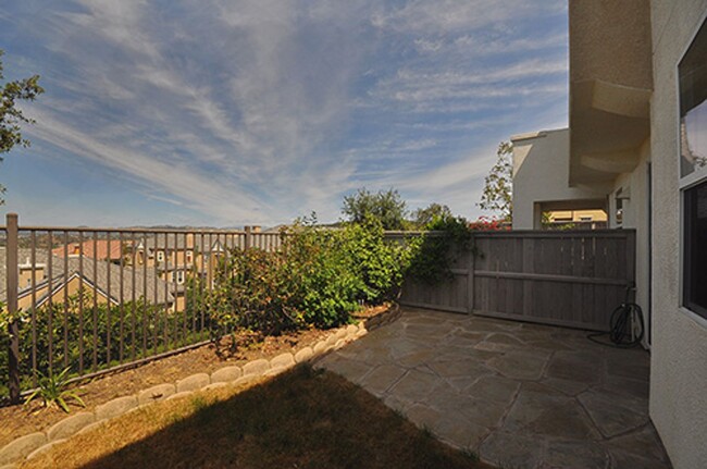 Building Photo - Stunning 3 Bedroom Condo in San Marcos wit...