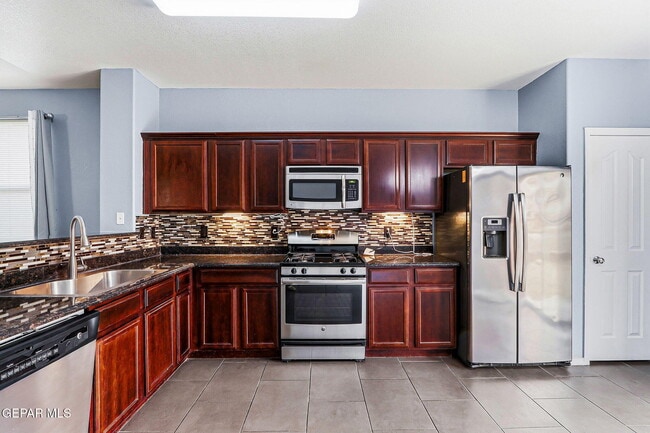 Building Photo - 4917 Ruben Soto