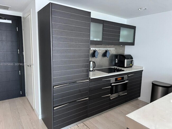 Building Photo - 200 Biscayne Blvd Way