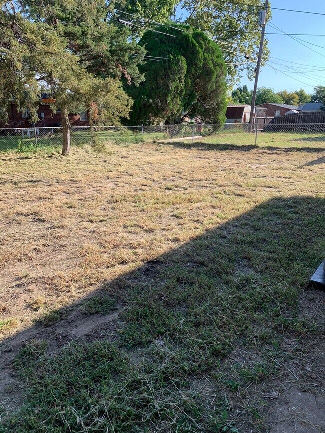 Building Photo - 1206 E Fortuna St