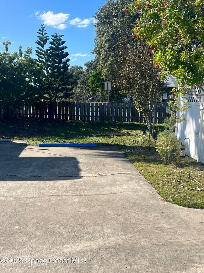 Building Photo - 299 Chandler St