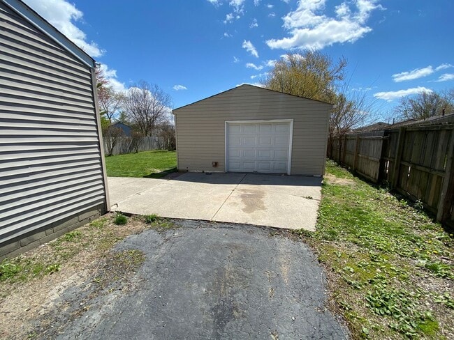 Building Photo - 5009 Cherry Creek Pkwy S