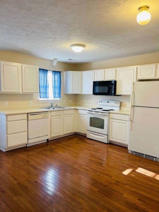 Building Photo - Townhouse for Rent in Beacon Hill