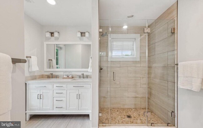 Building Photo - 4413 Butterworth Pl NW
