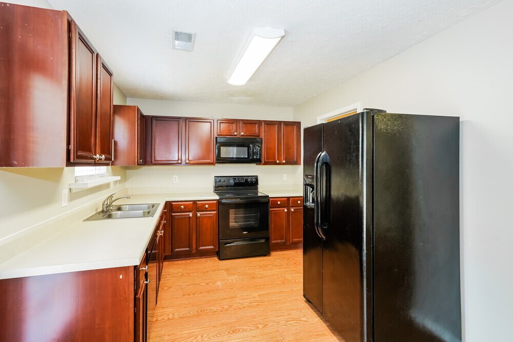 Building Photo - 2741 Sutherland Dr